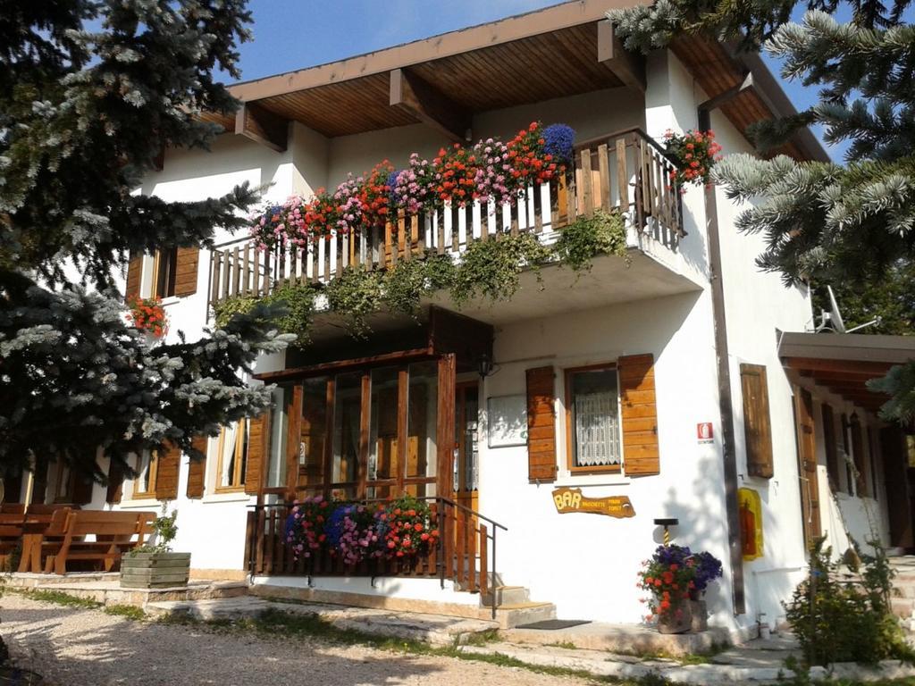 Hôtel Campeggio Branchetto à Bosco Chiesanuova Extérieur photo